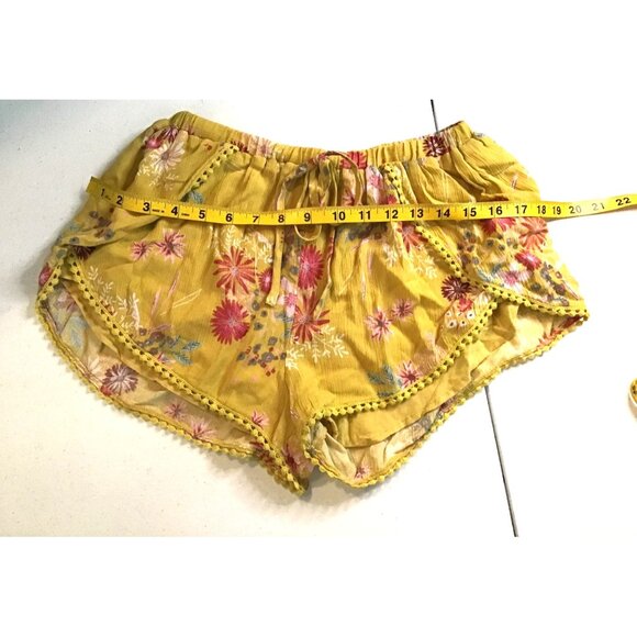COTTON CANDY LA - YELLOW FLORAL SHORTS LIGHT WEIGHT SIZE SMALL - Picture 4 of 6